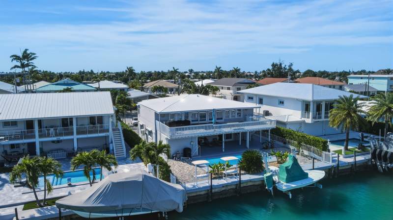 5 bedroom Single Family Residence at 320 5Th Street, Key Colony Beach (53.5), Key Colony — photo 4