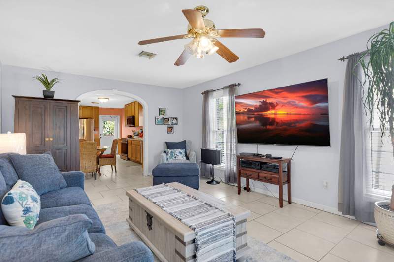 3 bedroom Single Family Residence at 307 Avenue B, Johnsonville (9.0), Big Coppitt — photo 5