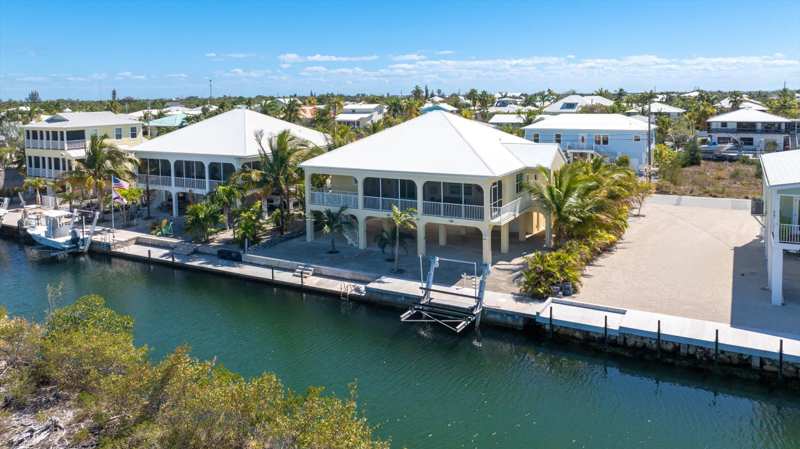 3 bedroom Single Family Residence at 29549 Forrestal Avenue, Pine Channel Estates (29.5), Big Pine Key — photo 1
