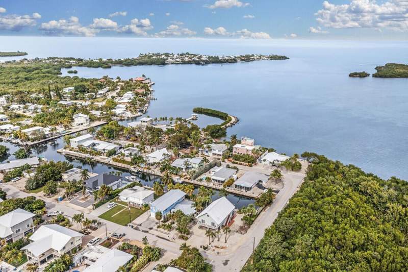 3 bedroom Single Family Residence at 11285 6Th Avenue Gulf, Key Colony Sub (53.0), Marathon — photo 4