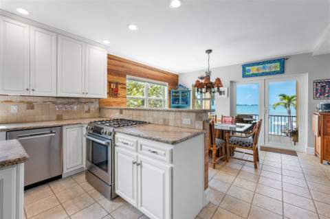 17041 Marlin Drive, Sugarloaf Key FL - photo 17 of 74