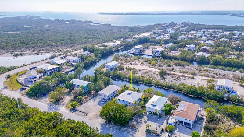 3 bedroom Single Family Residence at 216 Newfound Boulevard, Cahill Pines & Palms (30.0), Big Pine Key — photo 2