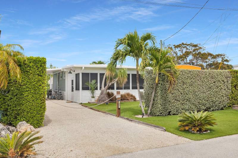 2 bedroom Mobile Home at 553 Oldsmar Lane, Bermuda Shores (103.0), Key Largo — photo 2
