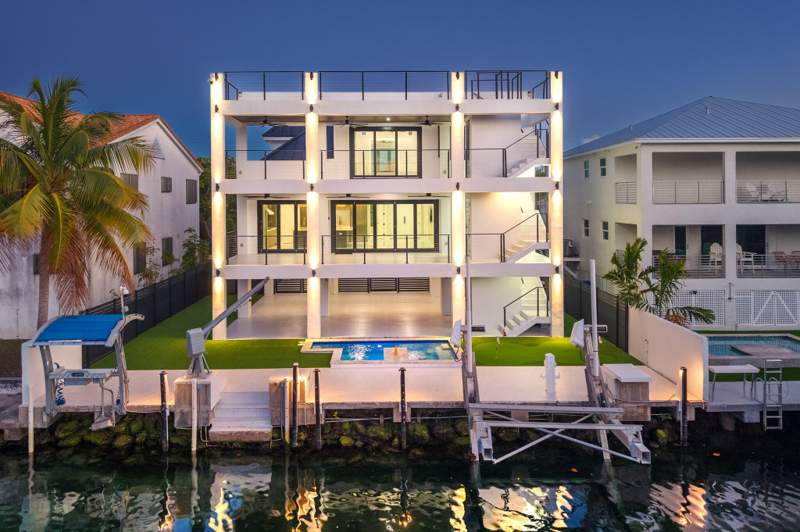 4 bedroom Single Family Residence at 3 Evergreen Avenue, Key Haven 10th Add (5.0), Key Haven — photo 2