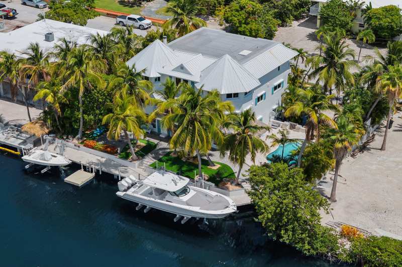 8 bedroom Single Family Residence at 136 San Remo Drive, Venetian Shores (86.0), Plantation Key — photo 1
