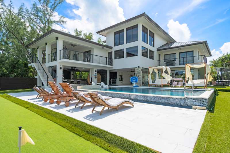 5 bedroom Single Family Residence at 32 N Bounty Lane, Buccaneer Point (98.0), Key Largo — photo 1