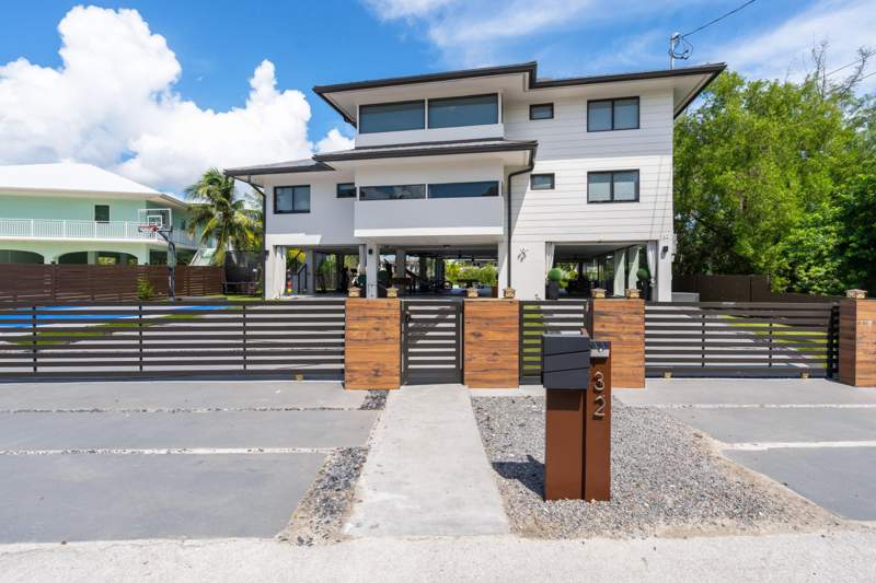5 bedroom Single Family Residence at 32 N Bounty Lane, Buccaneer Point (98.0), Key Largo — photo 2