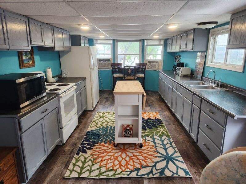 1 bedroom Mobile Home at 108 W Avenue A, Key Largo Trlr Village (101.5), Key Largo — photo 3