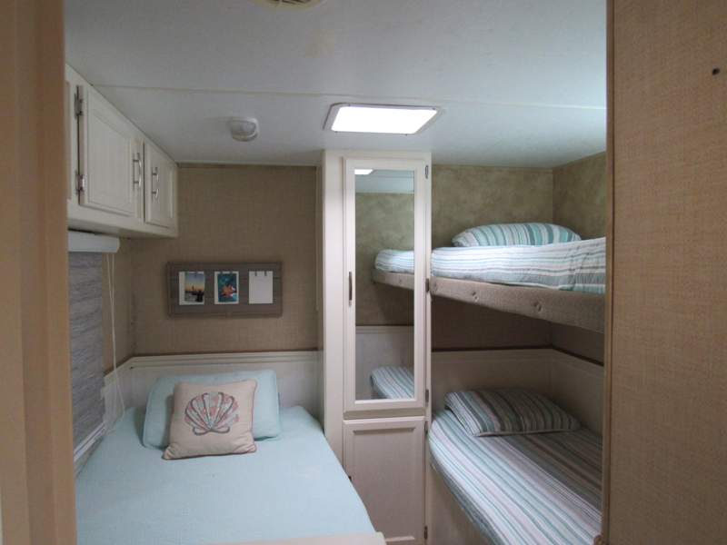2 bedroom Mobile Home at 325 Calusa Street ## 15, Calusa Campground (101.5), Key Largo — photo 5