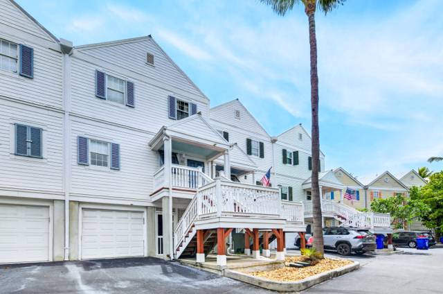3029 N Roosevelt Boulevard #APT 11