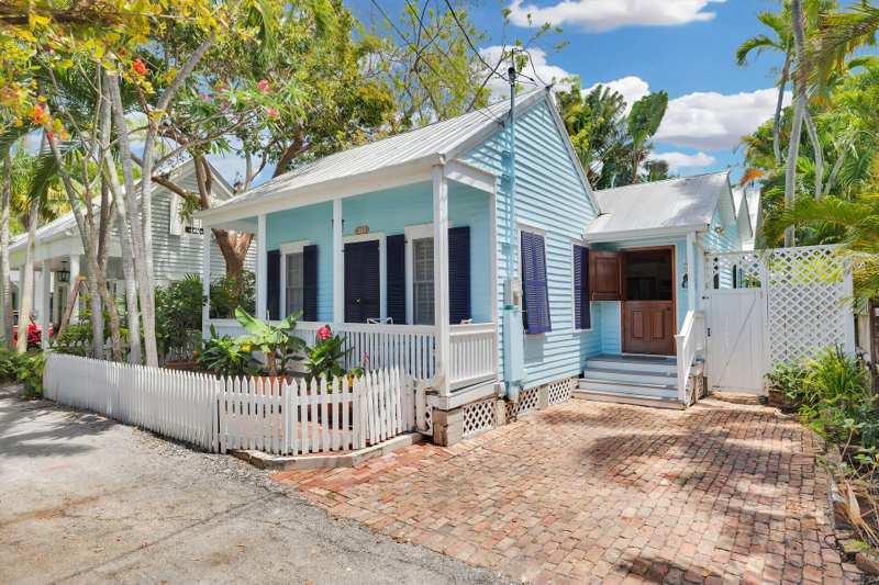 3 bedroom Single Family Residence at 810 Carey Lane, Old Town - Unrecord (1.0), Key West — photo 1