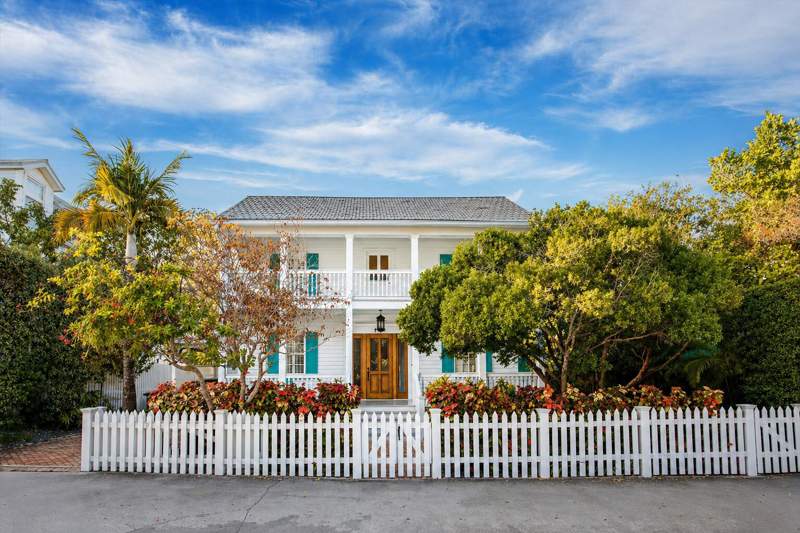 4 bedroom Single Family Residence at 709 Eaton Street, Old Town - Unrecord (1.0), Key West — photo 2