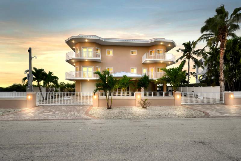 5 bedroom Single Family Residence at 112 N Bounty Lane, Buccaneer Point (98.0), Key Largo — photo 2