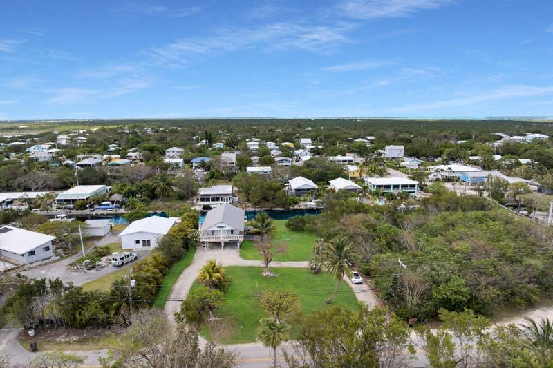 2 bedroom Single Family Residence at 29131 Watson Boulevard, Eden Pines Colony (29.0), Big Pine Key — photo 3