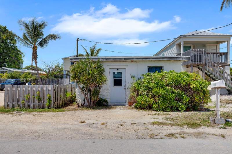 2 bedroom Single Family Residence at 245 41st Street, Marathon Beach (49.0), Marathon — photo 2