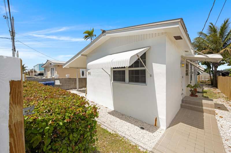 3 bedroom Single Family Residence at 28E 12th Avenue, Stuart Sub (5.0), Stock Island — photo 1
