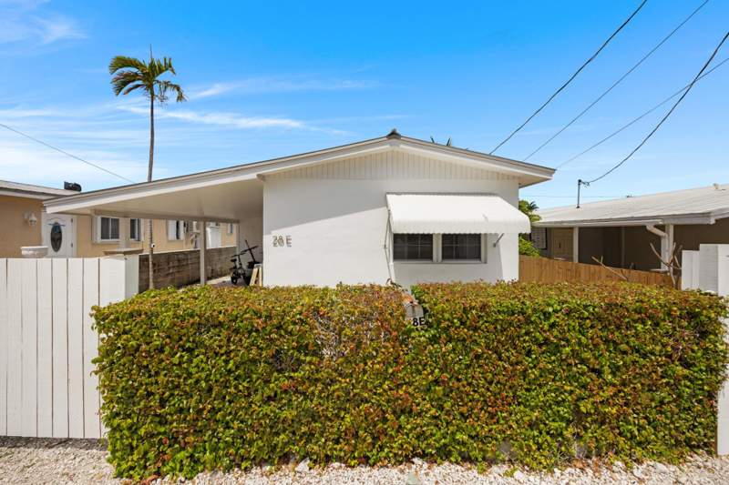 3 bedroom Single Family Residence at 28E 12th Avenue, Stuart Sub (5.0), Stock Island — photo 2