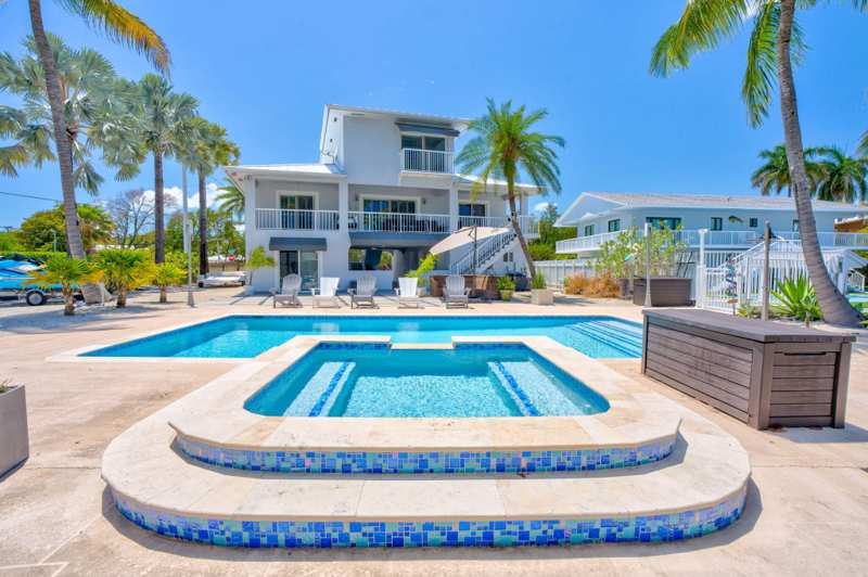 4 bedroom Single Family Residence at 437 Laguna Avenue, Port Largo (100.0), Key Largo — photo 1