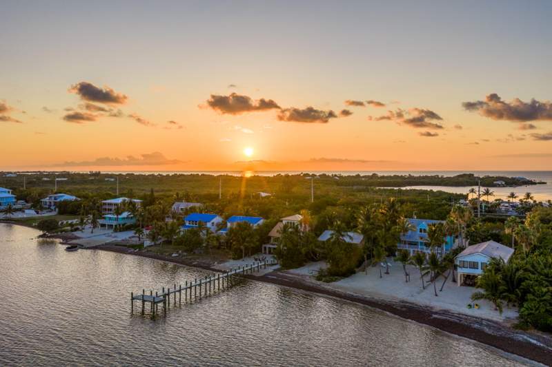4 bedroom Single Family Residence at 58652 Overseas Highway, Crains Sub (58.0), Marathon — photo 2