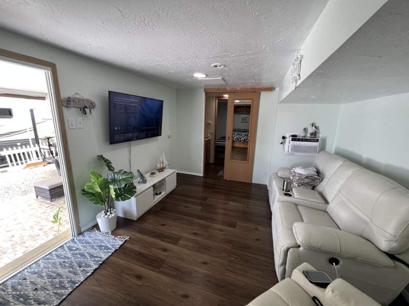2 bedroom Mobile Home at 325 Calusa Street ## 81, Calusa Campground (101.5), Key Largo — photo 2