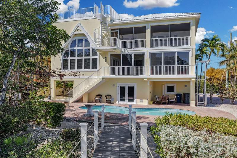 4 bedroom Single Family Residence at 205 Stirrup Key Boulevard, Stirrup Key Sub (52.5), Marathon — photo 2