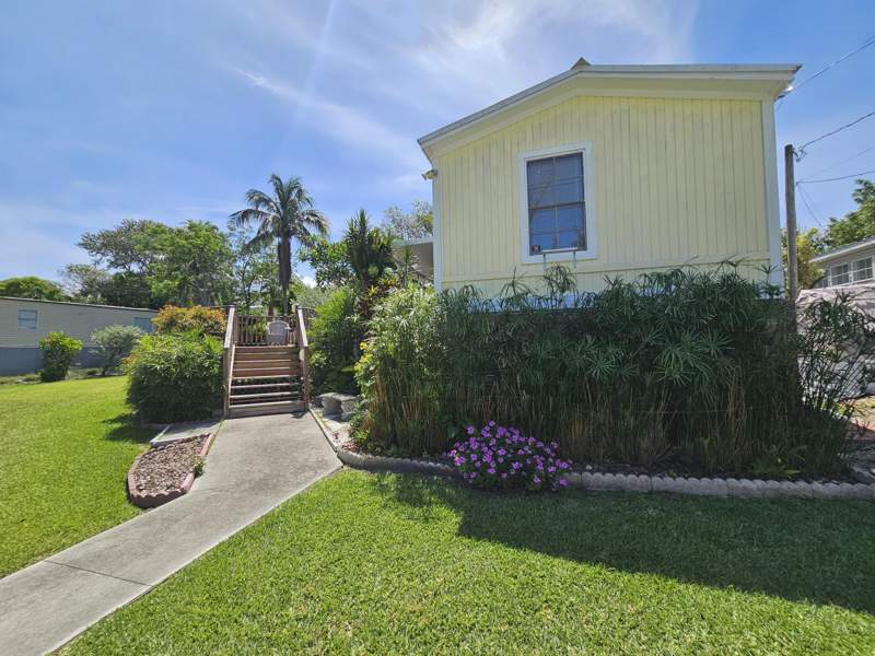 2 bedroom Mobile Home at 917 Plantation Road, Lake Surprise Properties (106.0), Key Largo — photo 2