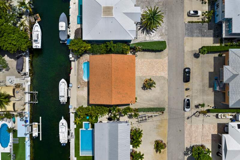 5 bedroom Single Family Residence at 112 Bruce Court, Sea-Air Estates (52.0), Marathon — photo 3