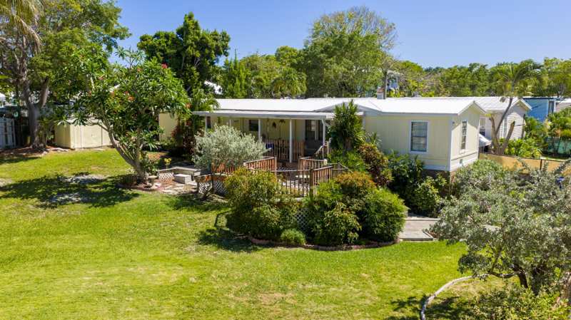 2 bedroom Mobile Home at 917 Plantation Road, Lake Surprise Properties (106.0), Key Largo — photo 1