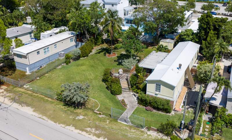2 bedroom Mobile Home at 917 Plantation Road, Lake Surprise Properties (106.0), Key Largo — photo 3