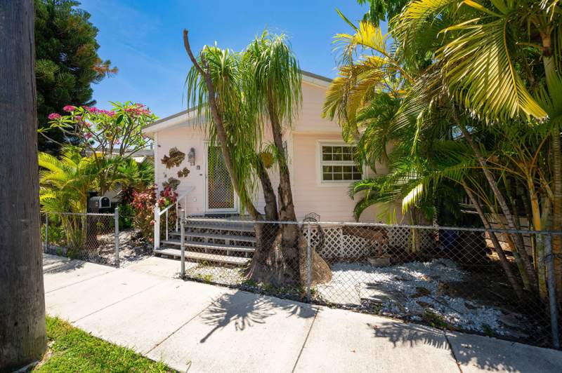 3 bedroom Mobile Home at 6800 Maloney Avenue #13, Harbour Shores, SI (5.0), Stock Island — photo 1
