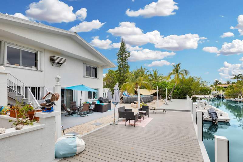 3 bedroom Single Family Residence at 750 W Indies Drive, Breezeswept Bch Est (27.5), Ramrod Key — photo 2
