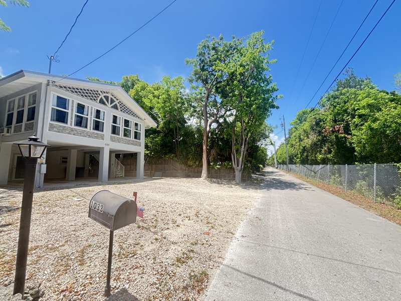 3 bedroom Single Family Residence at 1033 Valencia Road, Bahia Mar (102.5), Key Largo — photo 1