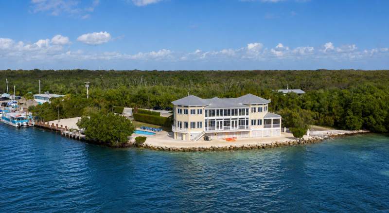 6 bedroom Single Family Residence at 57 Garden Cove Drive, Ocean Isle Estates (106.0), Key Largo — photo 2