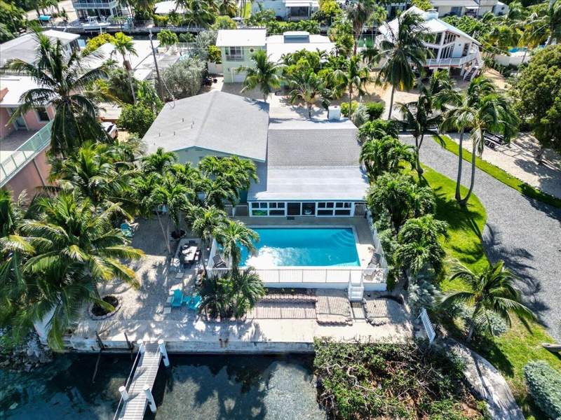 3 bedroom Single Family Residence at 11260 6th Avenue Gulf, Key Colony Sub (53.0), Marathon — photo 2
