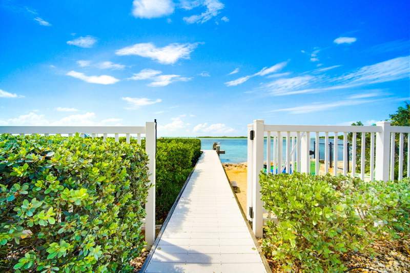 3 bedroom Single Family Residence at 27348 Dominica Lane, Breezeswept Bch Est (27.5), Ramrod Key — photo 5