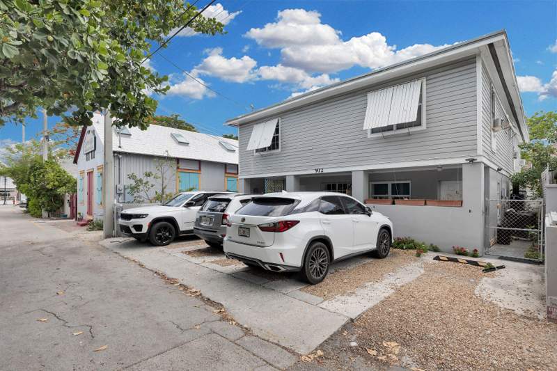 10 bedroom Multi-Units at 912 Pohalski Street, Key West, Key West — photo 2