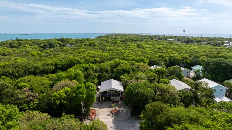2 bedroom Single Family Residence at 411 Mahogany Avenue, Bay Haven (95.0), Key Largo — photo 2