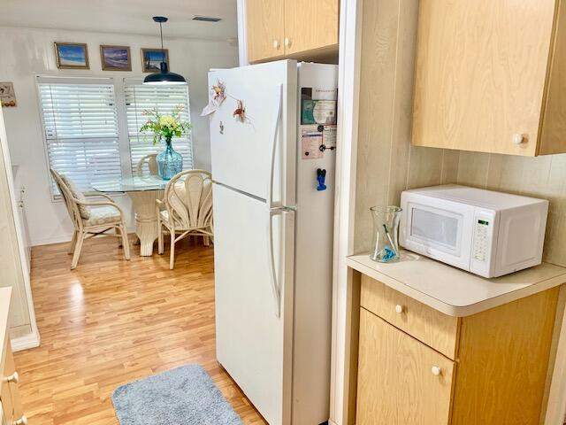 2 bedroom Mobile Home at 505 N Ruby Avenue, Silver Shores (96.0), Key Largo — photo 5
