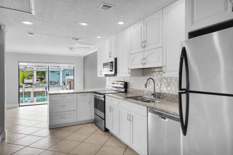 427 89Th Street Ocean, Marathon FL - photo 14 of 33