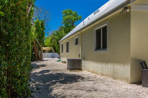 143 N Hammock Road, Upper Matecumbe Key Islamorada FL - photo 6 of 33