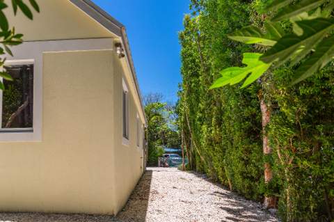 143 N Hammock Road, Upper Matecumbe Key Islamorada FL - photo 8 of 33