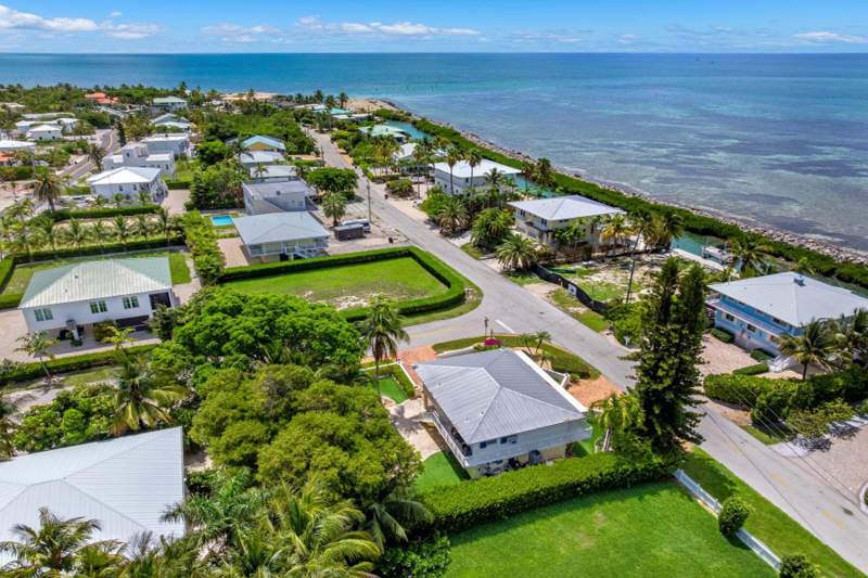 3 bedroom Single Family Residence at 235 W Seaview Circle, Plantation Island (61.0), Duck Key — photo 3