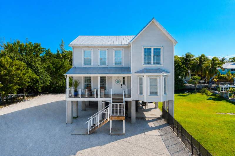 3 bedroom Single Family Residence at 1615 Fern Avenue, Eden Pines Colony (29.0), Big Pine Key — photo 2