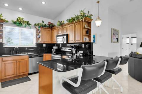 900 Shelter Bay Dr Ocean Drive, Key Colony FL - photo 11 of 73