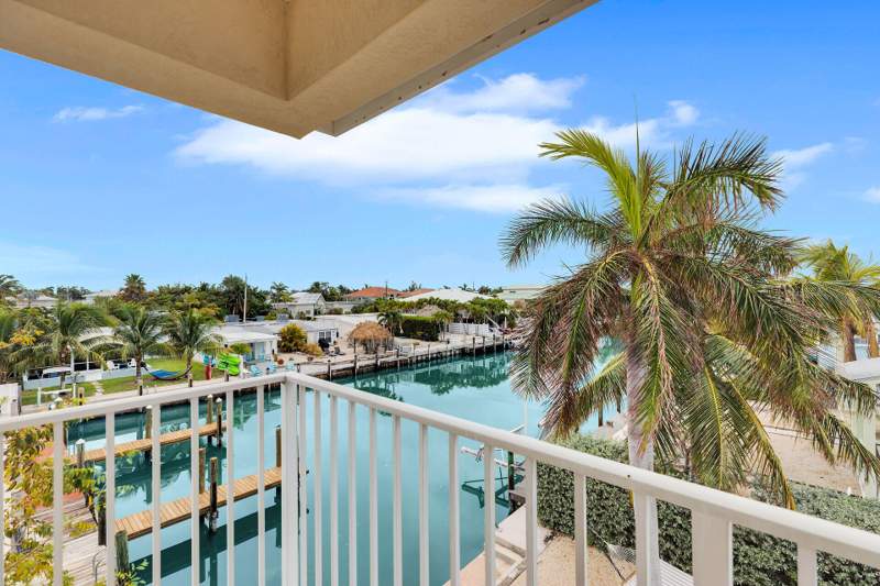 3 bedroom Half Duplex at 315 E Ocean Drive, Key Colony Beach (53.5), Key Colony — photo 1