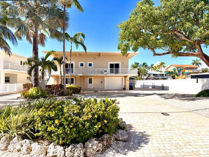 3 bedroom Single Family Residence at 239 Plantation Avenue, Plant Key Colony (90.0), Plantation Key — photo 1