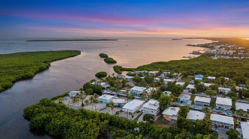 4 bedroom Single Family Residence at 1210 Cactus Street, Rock Harbor Est (98.0), Key Largo — photo 2