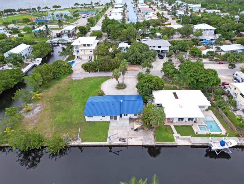3 bedroom Single Family Residence at 550 Pine Lane, Whispering Pines (30.5), Big Pine Key — photo 1
