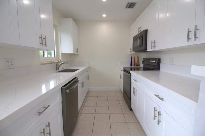 3 bedroom Single Family Residence at 550 Pine Lane, Whispering Pines (30.5), Big Pine Key — photo 3