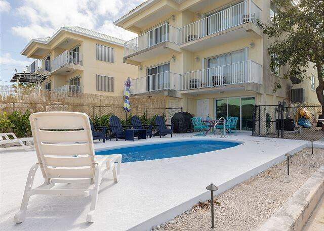 3 bedroom Half Duplex at 315 E Ocean Drive, Key Colony Beach (53.5), Key Colony — photo 2